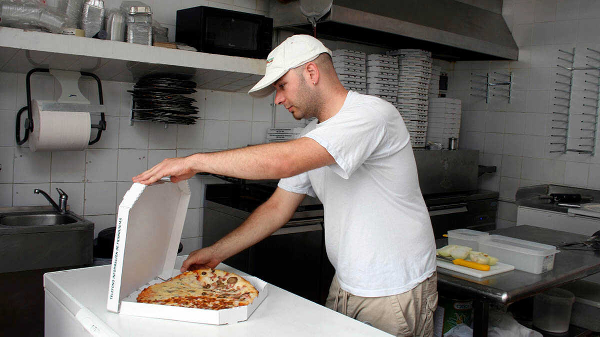 Att börja om från början eller öppna en franchise: vad minskar risken mest för att egenföretagare startar sin verksamhet