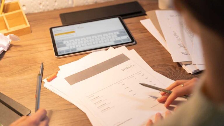 Finansministeriet påminner om att små och medelstora företag kan sänka sina skatter 2026 om de har obetalda fakturor