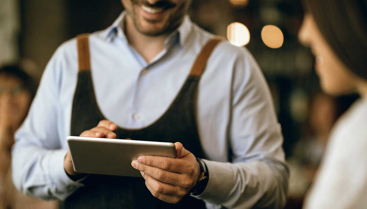 Bar- och restaurangfrilansare förlorar upp till 60 % av inkomsten på grund av långsamhet