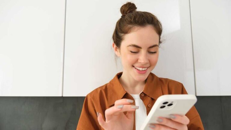 Tidsfristen öppnar för vissa egenföretagare att lämna in sin inkomstdeklaration per telefon

