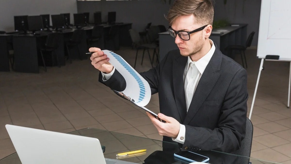 Det nya SMI når redan 1 221 euro för 14 betalningar 2026.