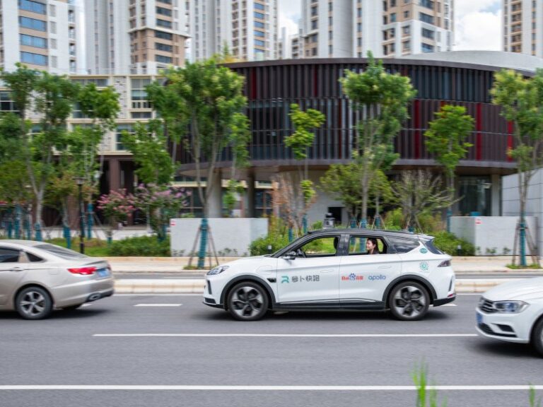 Kina pausar AV-tillstånd efter Baidu-avbrott
