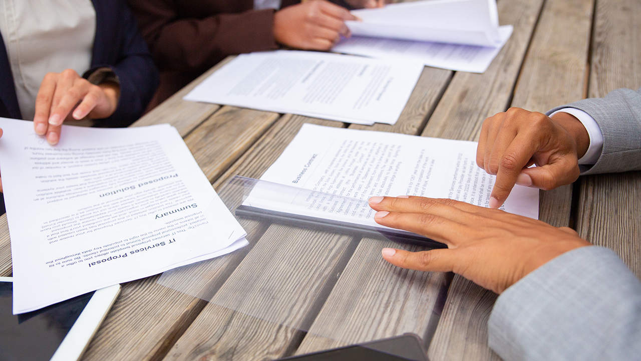 Finansministeriet övervakar utflödet av pengar i egenföretagare och anmäler en inspektion för att betala mindre personlig inkomstskatt