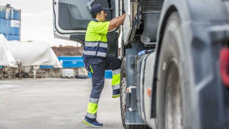 Transportörerna fördömer att de ännu inte har fått stödet på 20 cent för bränsle