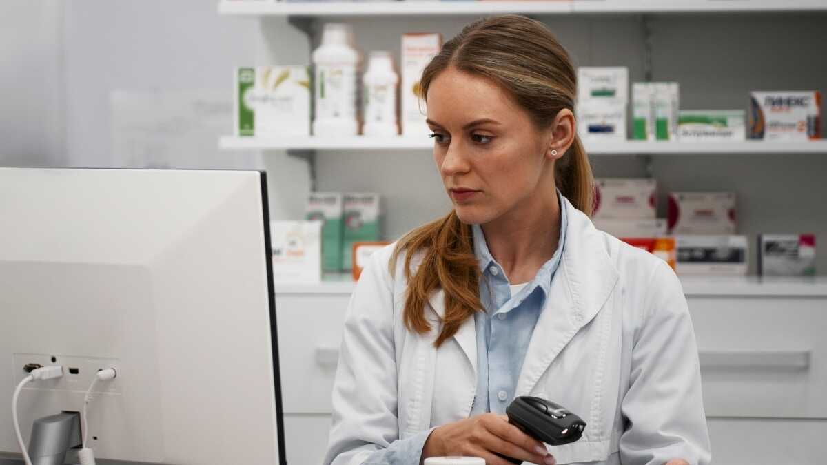 Egenföretagare farmaceuter ber att slutet på papperskupongen minskar deras dagliga bördor