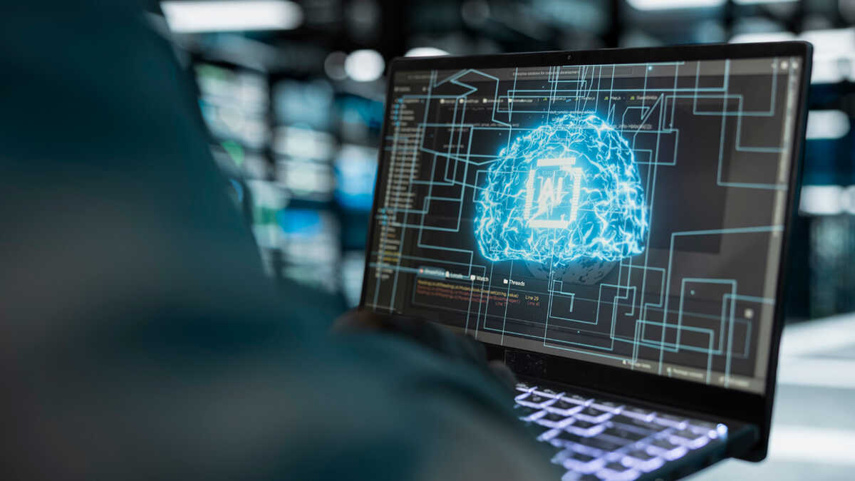 Cyberattacker mot egenföretagare kommer mer från fel i program än från falska mejl för att stjäla lösenord.