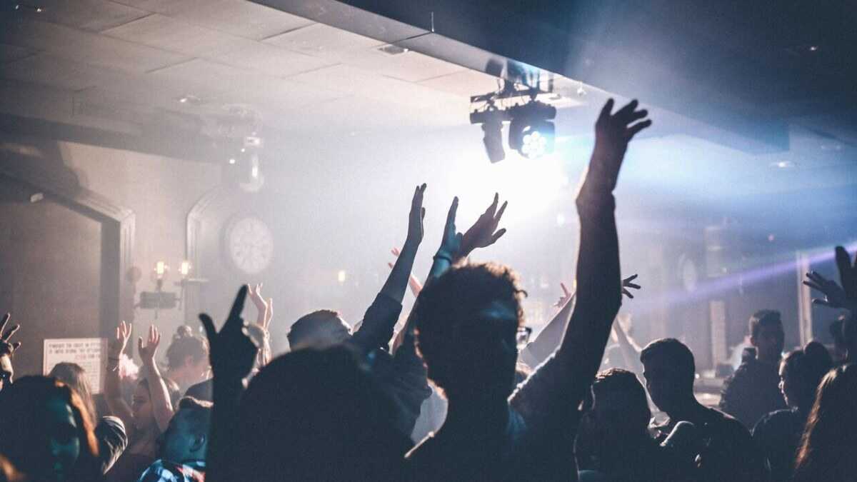 Tusentals egenföretagare med barer och restauranger använder musik på ett felaktigt sätt utan att veta om det