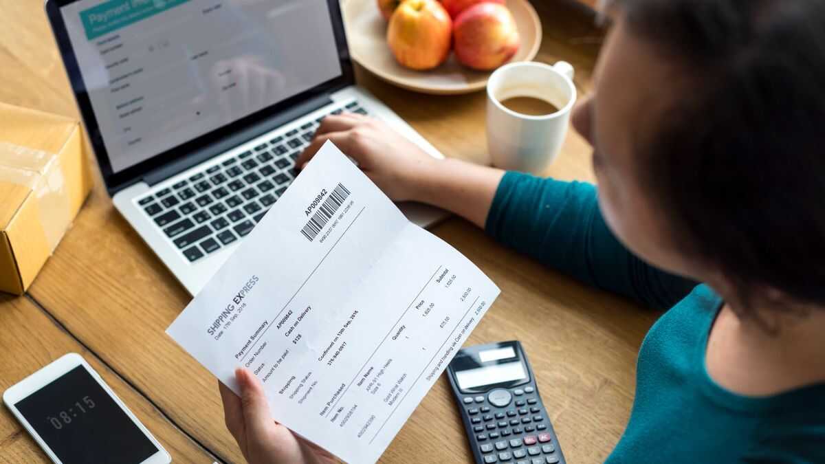 Finansministeriet kan kräva att egenföretagare bevisar att fakturor har skickats för att få tillbaka moms