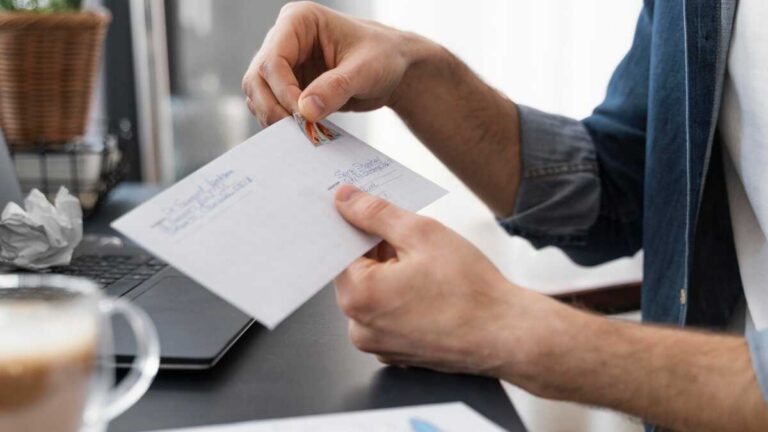 Över 50 000 egenföretagare och andra skattebetalare har korrigerat sin inkomst efter att ha fått ett brev från statskassan

