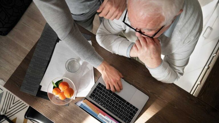 De egenföretagare som går i pension i sommar är redan över 67 år men deras genomsnittliga pension når inte upp till SMI


