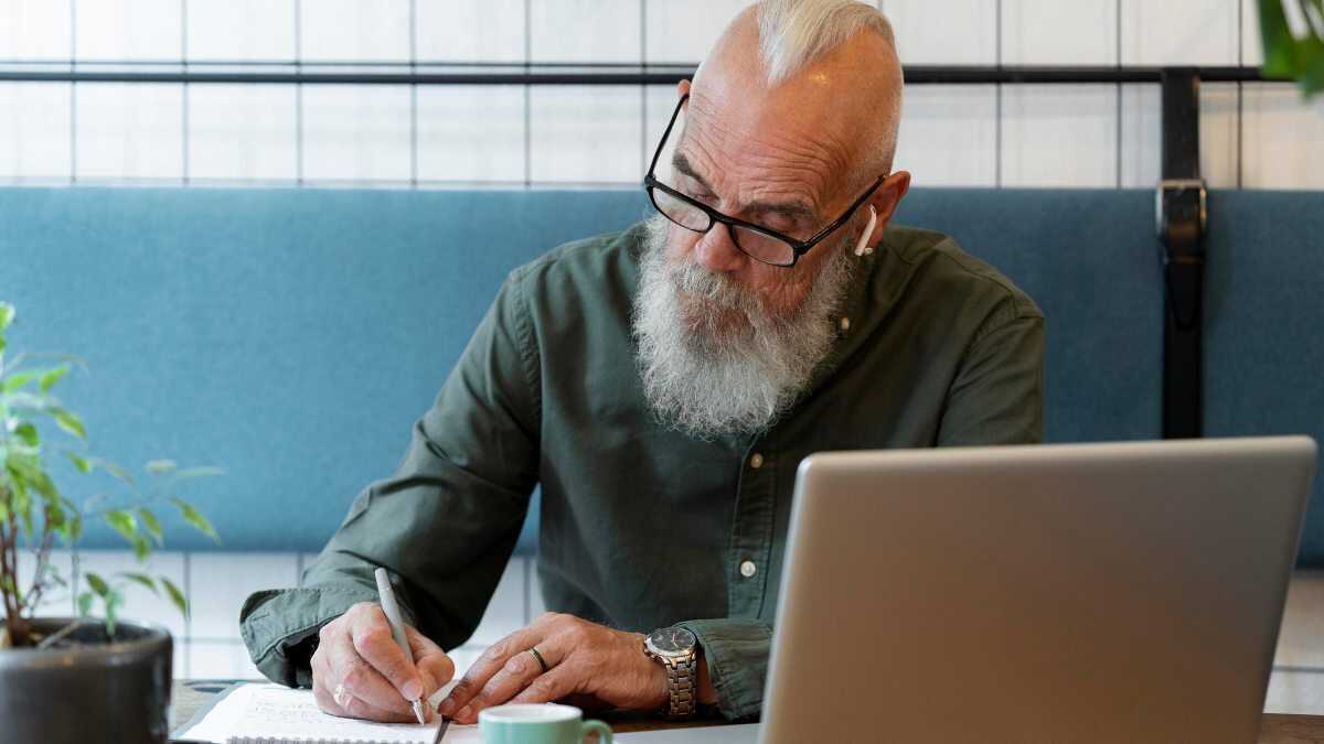 Egenföretagare med kortare karriärer kommer att få sin ordinarie pensionsålder satt till 67 år.