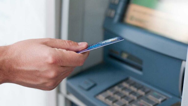 Finansministeriet kan lägga beslag på egenföretagares bankkonton på mindre än 24 timmar
