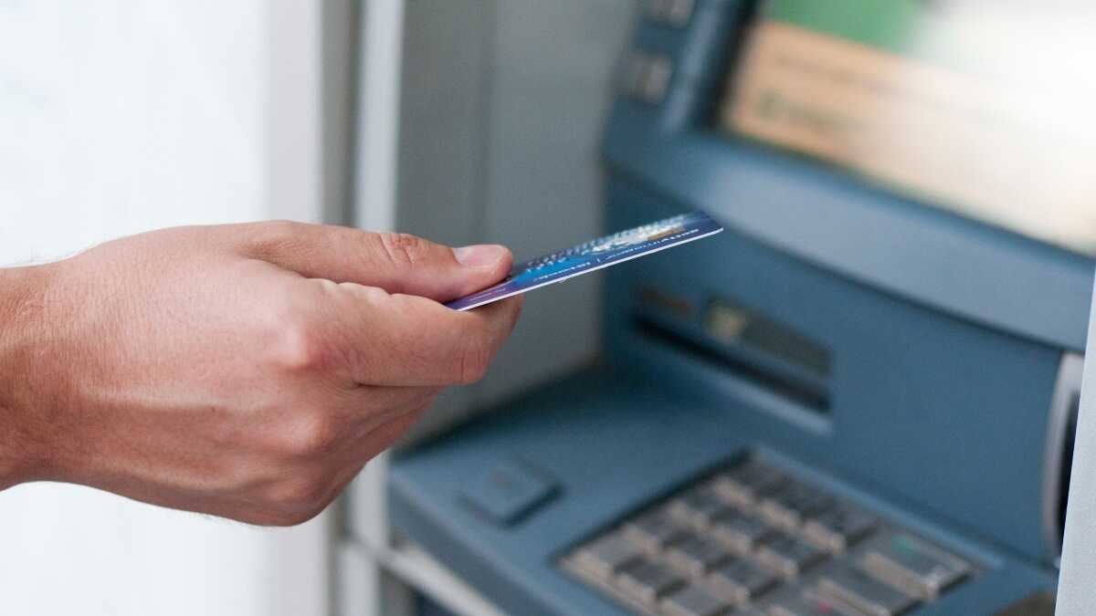 Finansministeriet kan lägga beslag på egenföretagares bankkonton på mindre än 24 timmar