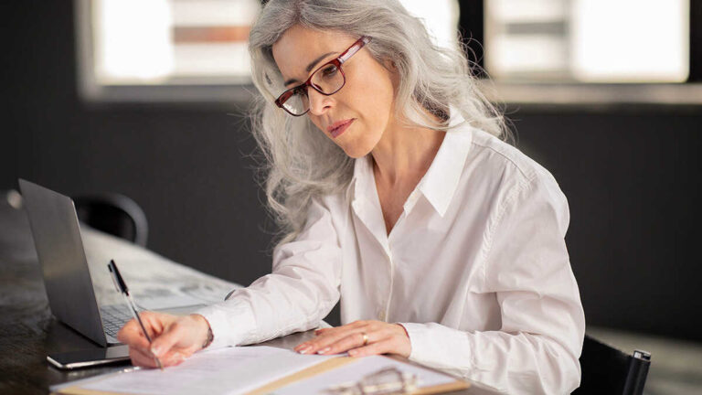 De tre förändringarna i pensionen för egenföretagare från 2027: ålder, pensionsberäkning och avgiftsår

