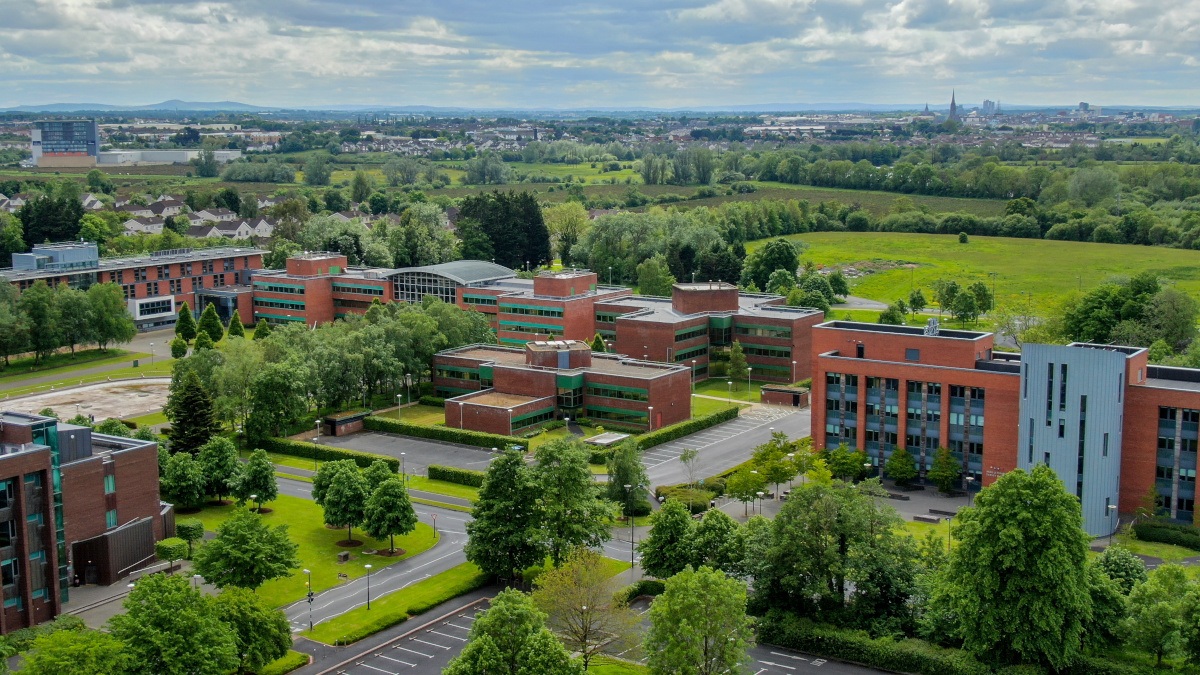 University of Limerick hedrar först utexaminerade i uppslukande teknik