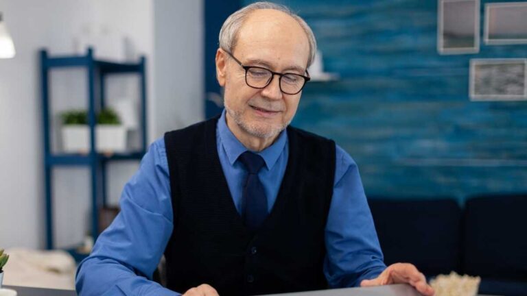 Egenföretagare kommer att kunna spara nästan alla avgifter om deras anställda skjuter upp pensionen

