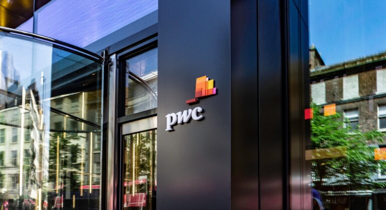 PwC: Globala anställda är mer oroade över ekonomisk volatilitet än AI
