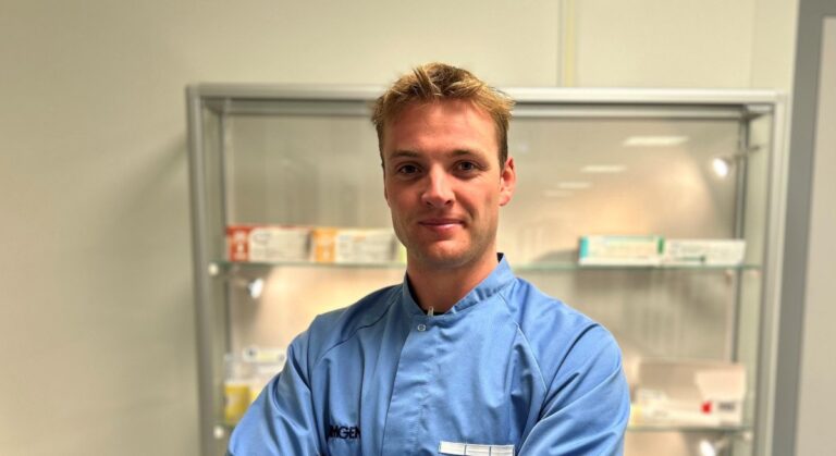 Den biotekniska processutvecklingsassistenten i Amgens gradprogram
